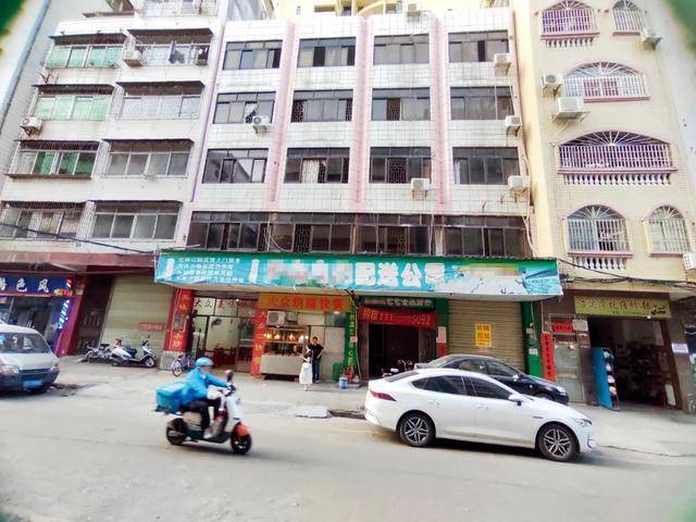 “小官巨贪校长”<strong></p>
<p>原油一吨多少桶</strong>，让乡镇初中生吃不饱
