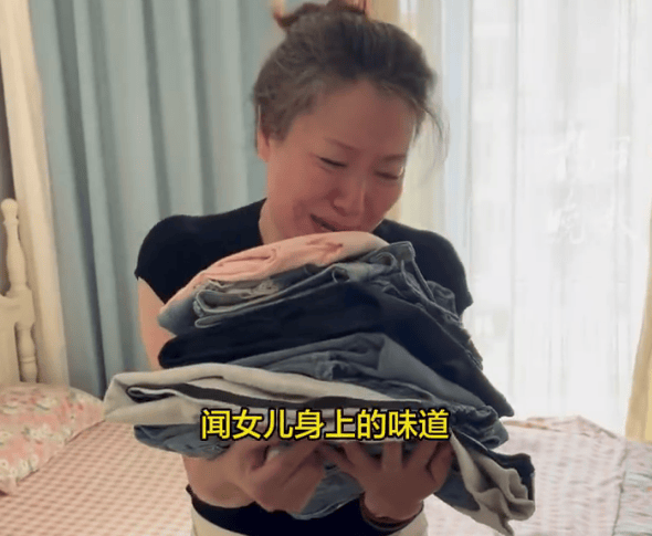“女儿的衣服我不舍得洗<strong></p>
<p>原油平台开户</strong>，偶尔想回来闻一闻她的味道”