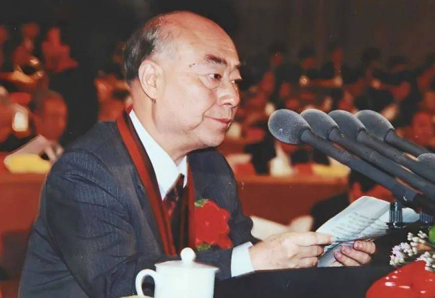美国人到现在也没想通：一个没留过学的中国人<strong></p>
<p>原油解套</strong>，怎么造出于敏构型？