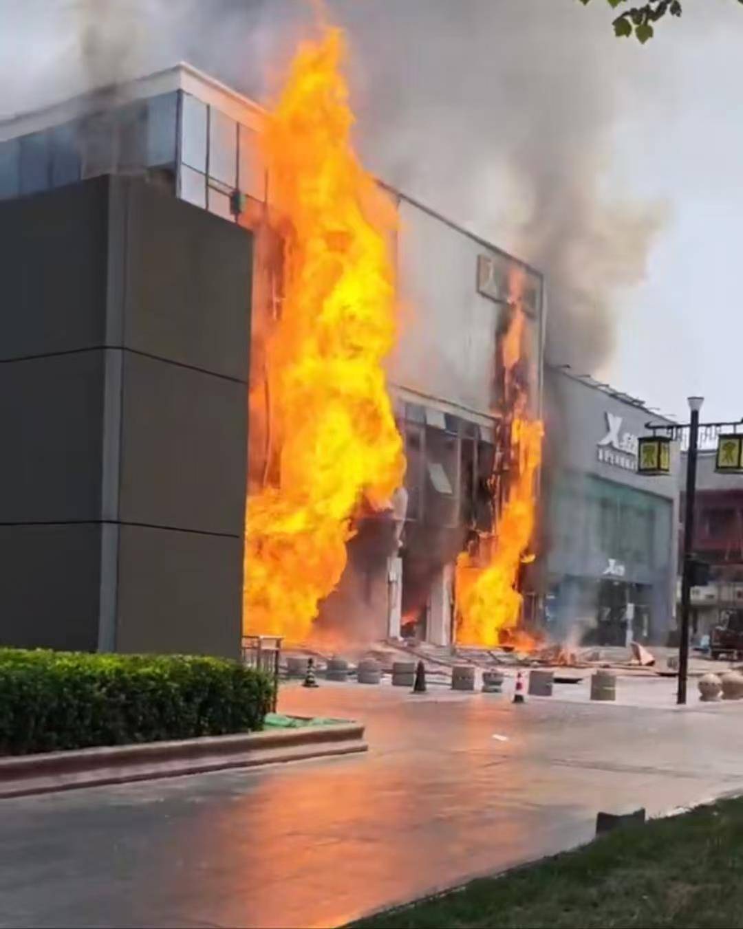 济南一商业街店铺起火致1人失联5人受伤<strong></p>
<p>原油解套</strong>，省市区已启动应急处置机制