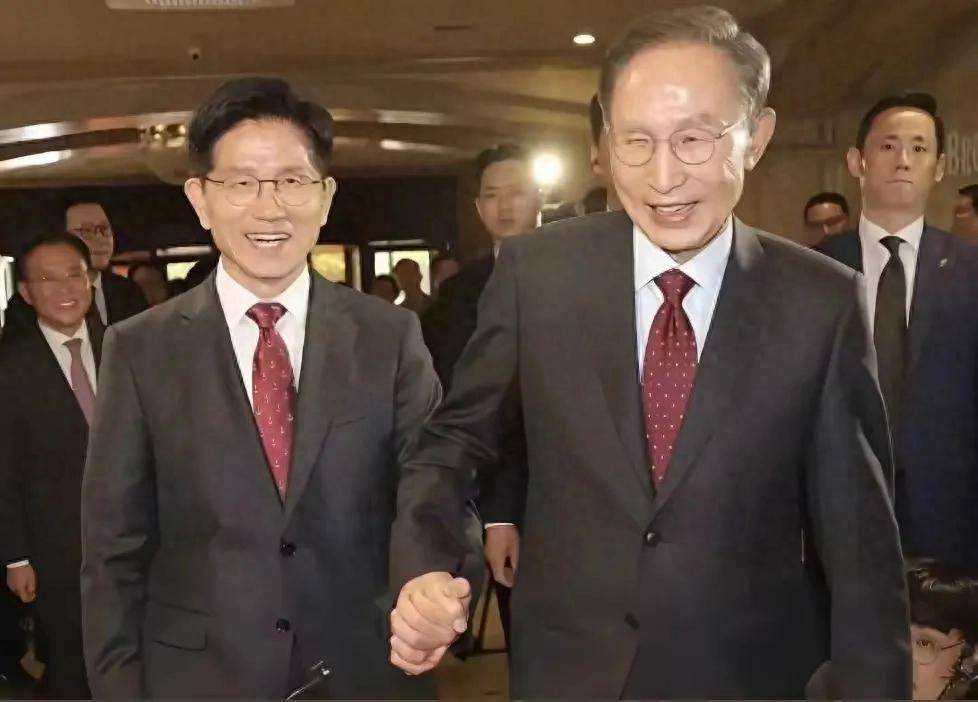 李在明胜利无望？李明博、朴槿惠联手<strong></p>
<p>防原油</strong>，韩国大选进入白热化阶段！