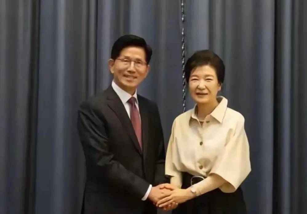 李在明胜利无望？李明博、朴槿惠联手<strong></p>
<p>防原油</strong>，韩国大选进入白热化阶段！