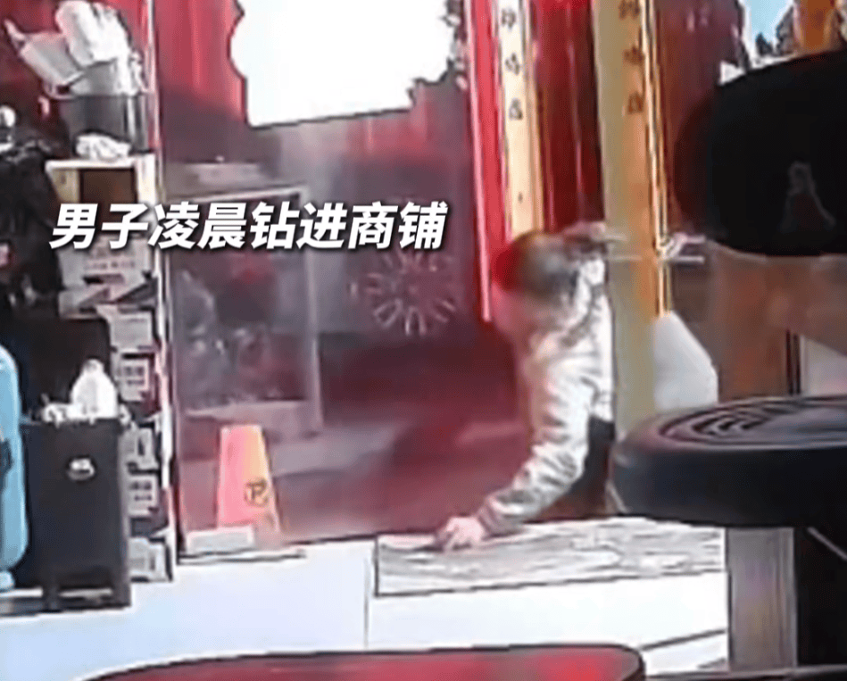 第一次见面就表白！被拒绝后男子凌晨3点狂敲女生房门<strong></p>
<p>荣原油</strong>，随后拿出工具撬锁……