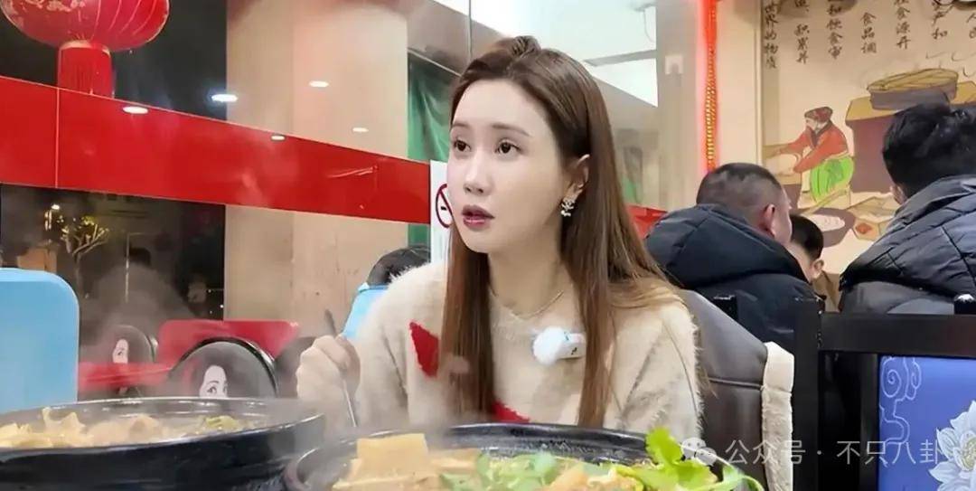 自曝与丈夫经常吵架？但怎么感觉她是在变相秀恩爱呢<strong></p>
<p>荣原油</strong>！