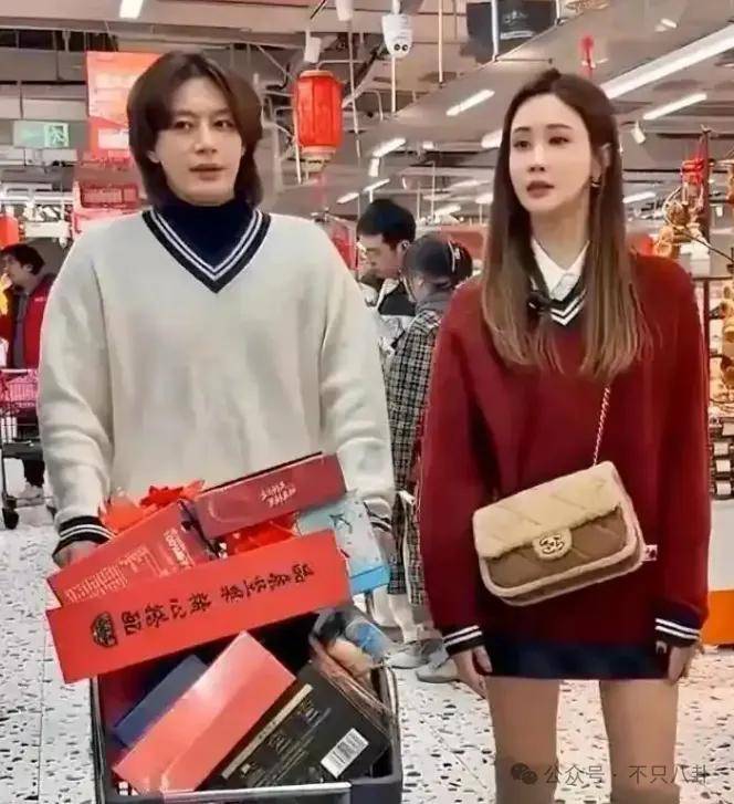 自曝与丈夫经常吵架？但怎么感觉她是在变相秀恩爱呢<strong></p>
<p>荣原油</strong>！