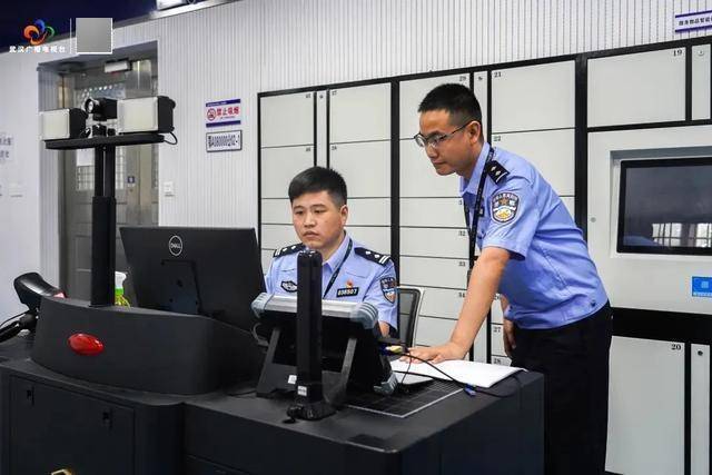 破门而入<strong></p>
<p>中缅原油管道</strong>！武汉警方一举抓获32名“白富美”