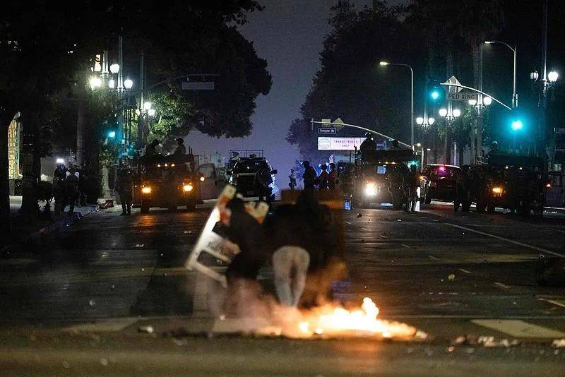 加州州长：过来抓我啊；特朗普：抓他<strong></p>
<p>原油铁</strong>，这很棒！