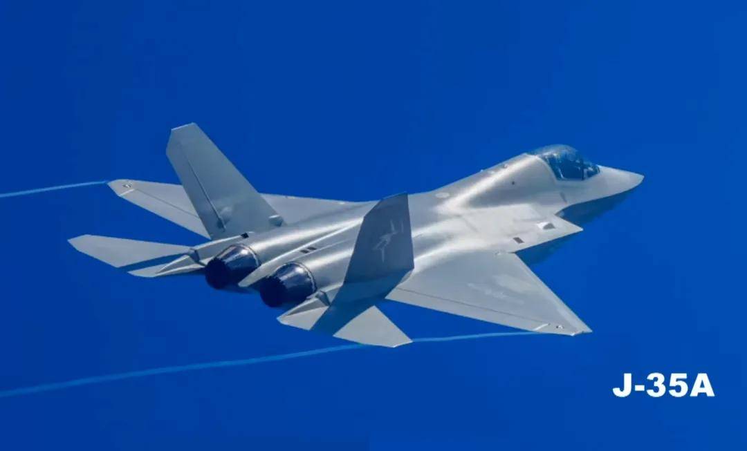 振奋！网友拍到2架歼-35伴飞歼-20<strong></p>
<p>原油饼</strong>，中国歼-35批量服役了？