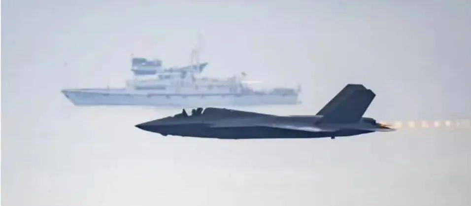 振奋！网友拍到2架歼-35伴飞歼-20<strong></p>
<p>原油饼</strong>，中国歼-35批量服役了？