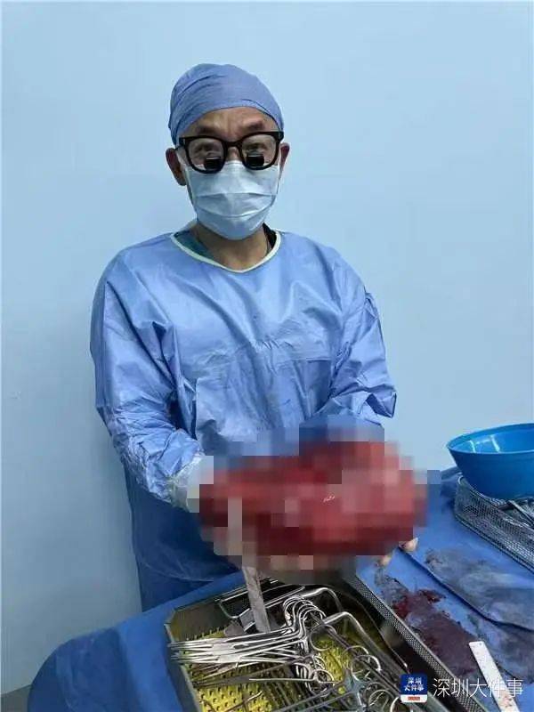 店员试衣间里一句警告<strong></p>
<p>国际原油网</strong>，竟救了17岁少女！一家人火速赶到深圳