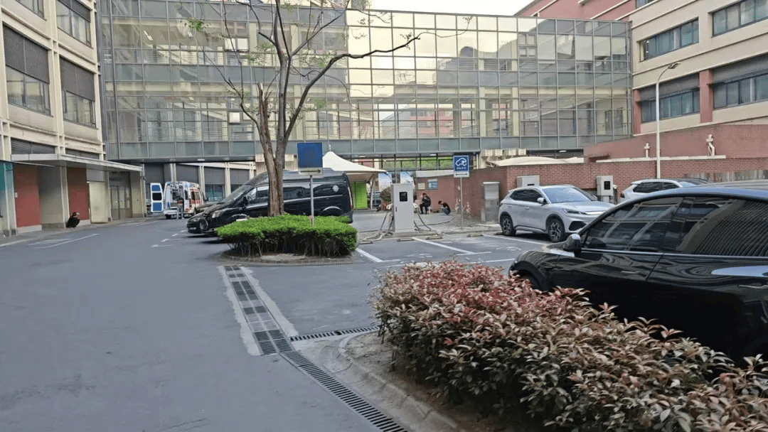 江西省卫健委通报“救护车800公里收费2.8万元”：不合理<strong></p>
<p>人民币原油</strong>，暂停医院医疗转运服务