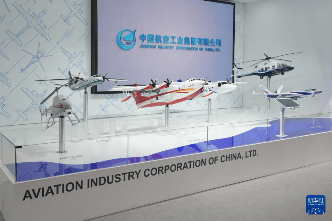 当面歼-10CE<strong></p>
<p>人民币原油</strong>，对面“阵风”：巴黎航展对台戏