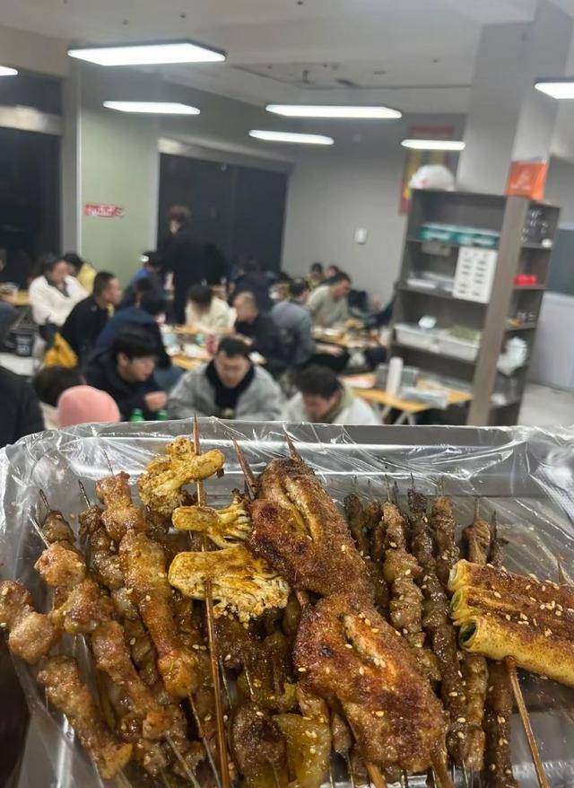 常州一烧烤店花10万赞助苏超<strong></p>
<p>原油期货指数</strong>，因系唯一个体赞助商爆火，附近商户：之前生意一直好