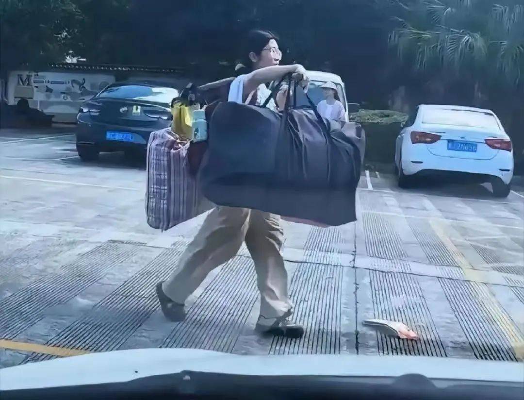 扁担女孩高考成绩出炉<strong></p>
<p>原油酸</strong>，班主任：班级高考成绩好于预期
