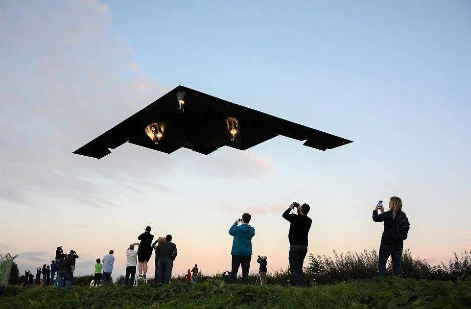 B-2横穿中国轰炸伊朗<strong></p>
<p>齐鲁原油</strong>，中国雷达没有发现？这是正常人想出来的？