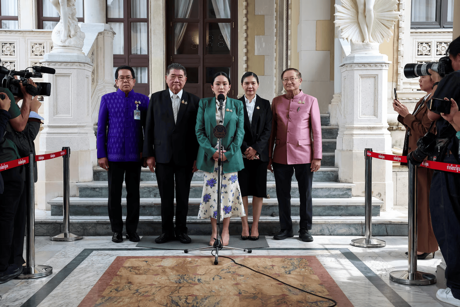 泰国总理回应停职：接受决定<strong></p>
<p>新浪原油期货</strong>，继续申辩