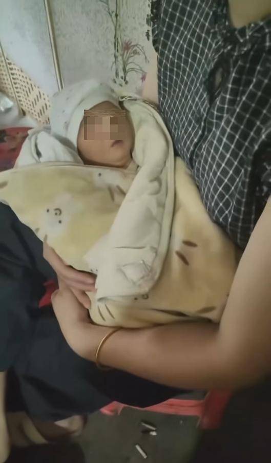 四川万源一男子玉米地里捡到男弃婴<strong></p>
<p>原油的价格走势</strong>，镇政府回应：已妥善安置