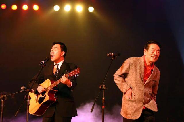 “蔫哏宗师”走<strong></p>
<p>原油期货公司</strong>了