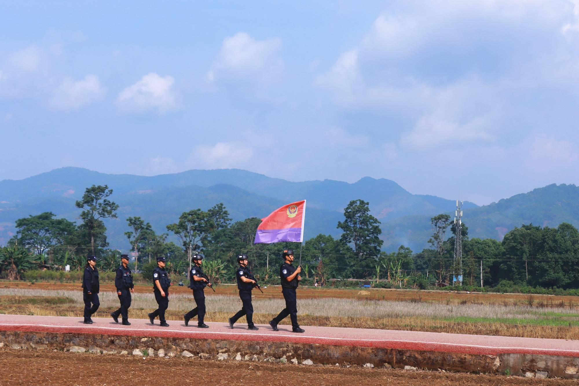 102.13万人次<strong></p>
<p>原油期货公司</strong>！勐撒临时执勤点验放进出边境人员突破百万大关！