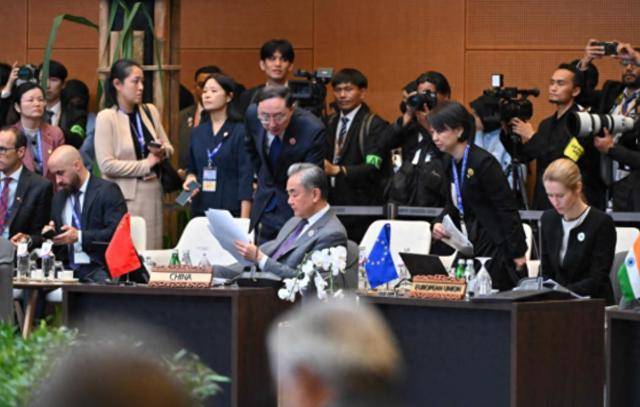 面对菲海警的驱逐<strong></p>
<p>原油期货代码</strong>，中国侦察船不语，舰载机起飞，直接4个字定性