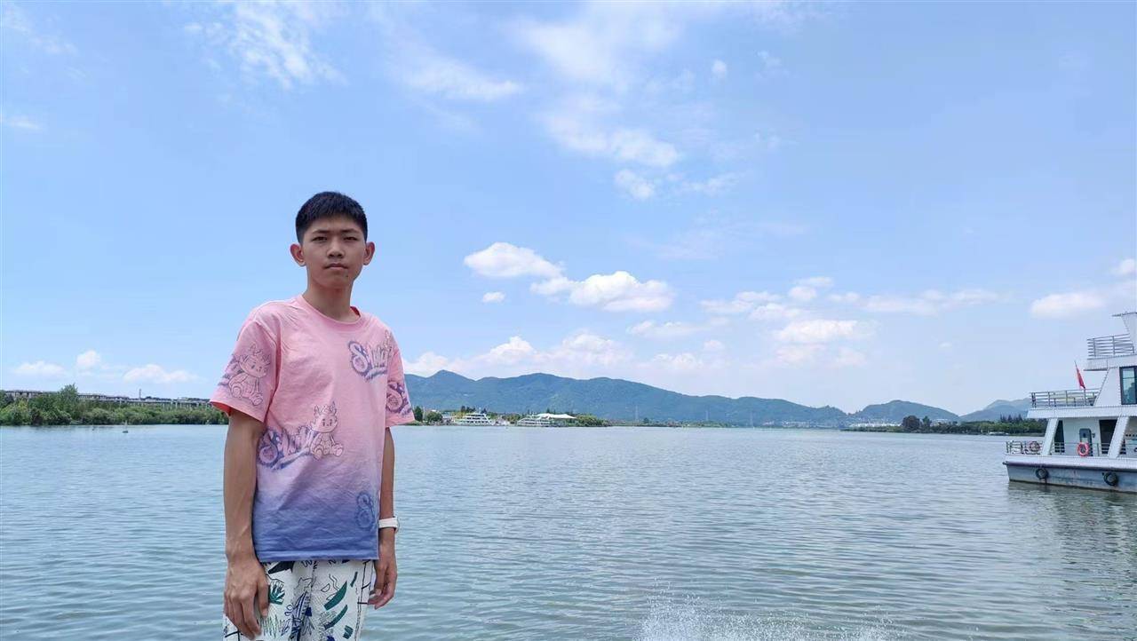 安徽一名18岁高中生坐飞机到西双版纳后失联<strong></p>
<p>原油期货代码</strong>，景洪公安：目前没有进一步的消息