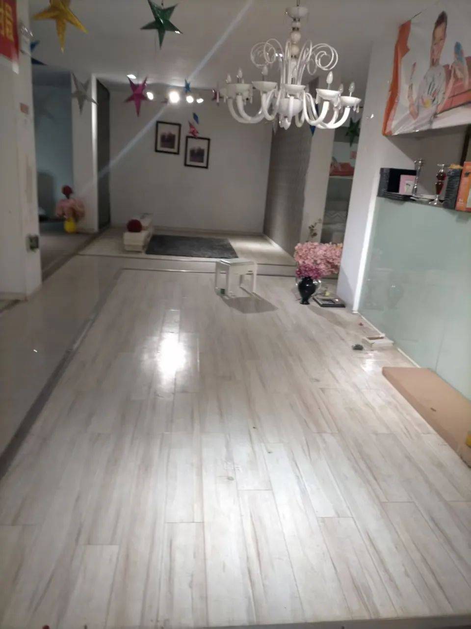湖南一女子称价值百万家具失踪5年难立案：二房东是民警<strong></p>
<p>原油下跌利好</strong>，其父系退休县领导