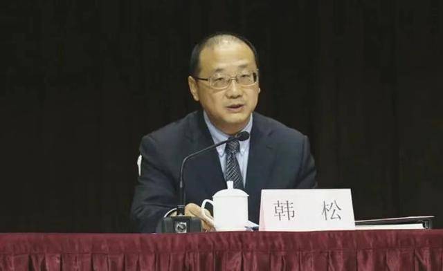 又打一“虎”<strong></p>
<p>原油下跌利好</strong>！副部级高官任上落马