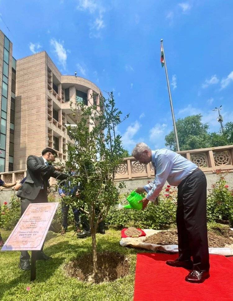 叫中国名字<strong></p>
<p>国际原油报价</strong>，娶日本妻子，5年没见的印度外长来了