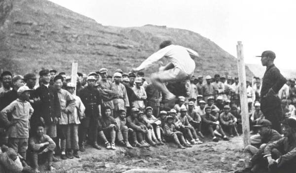 王立华：为什么毛泽东率领的红军不可征服<strong></p>
<p>国际原油报价</strong>？斯诺的观察说明了一切