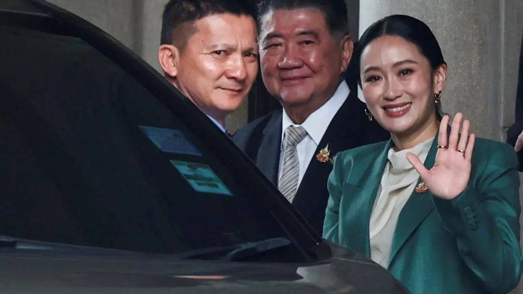 4比2<strong></p>
<p>国际原油报价</strong>，泰国最新民调出炉，佩通坦想官复原职，中方说了句公道话