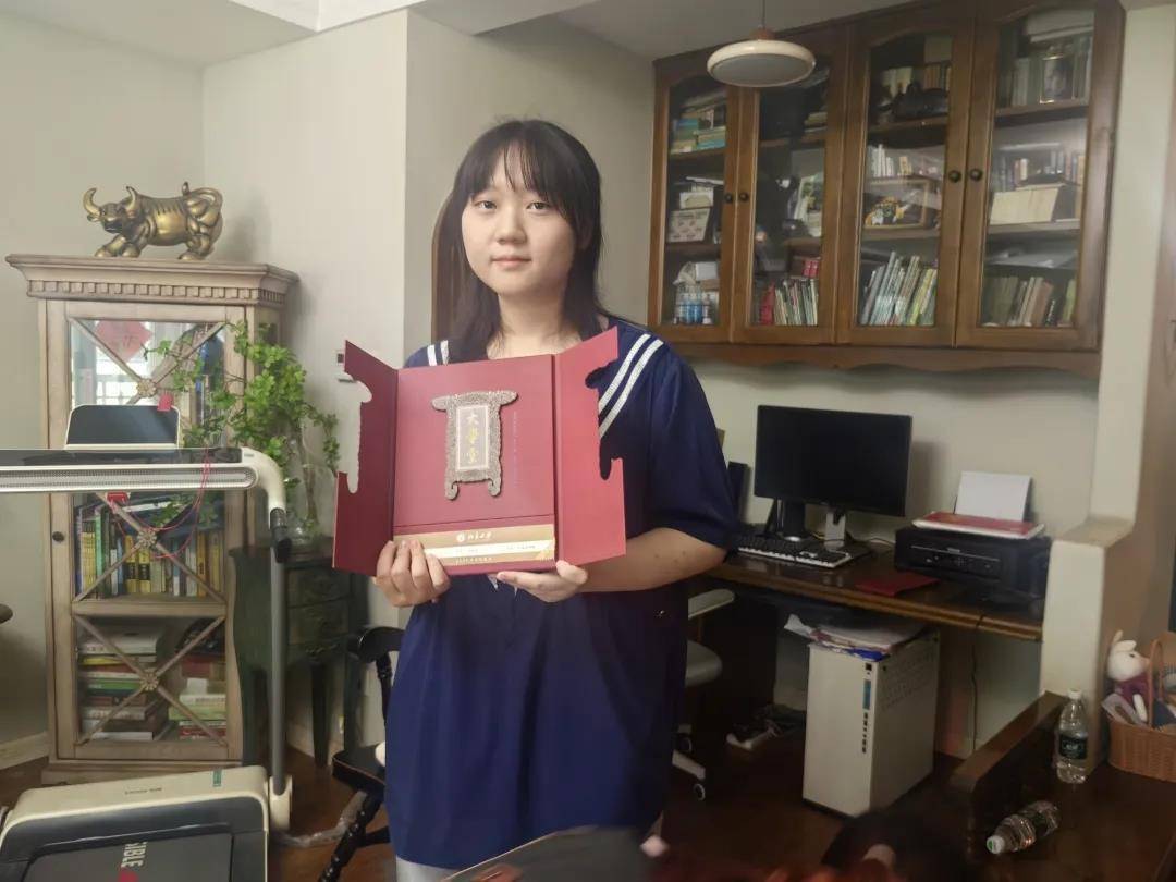 湖北第一个！胡宇秋（女<strong></p>
<p>国际原油报价</strong>，武汉学生）收到北大录取通知书