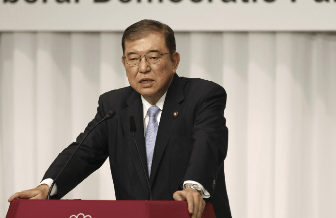 支持率暴跌至22%<strong></p>
<p>原油挥发</strong>，深陷下台水域的石破茂，想挑战中美打开出路