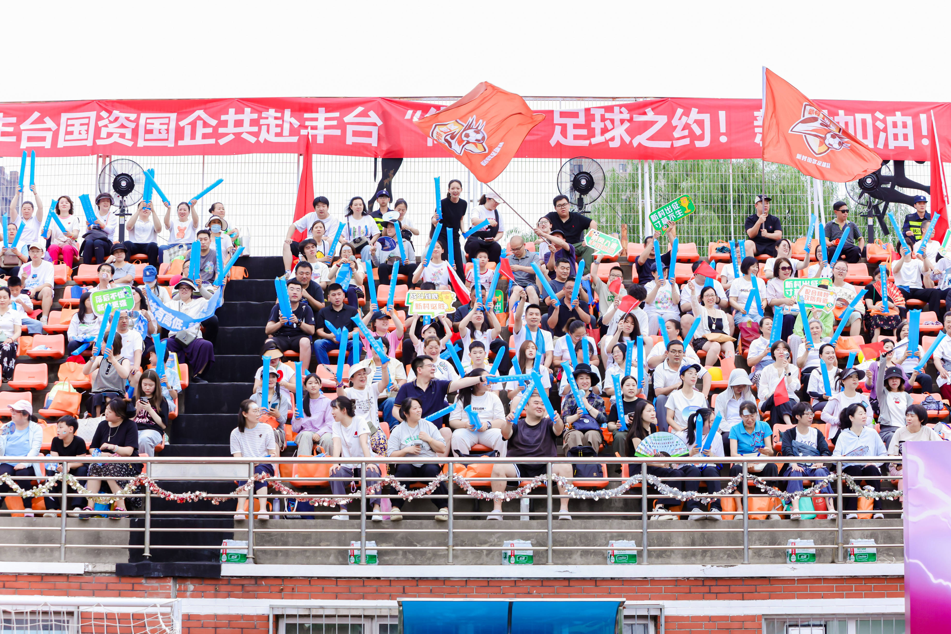 南有“苏超”、北有“街超”<strong></p>
<p>原油挥发</strong>，北京丰台“街超”首战揭幕