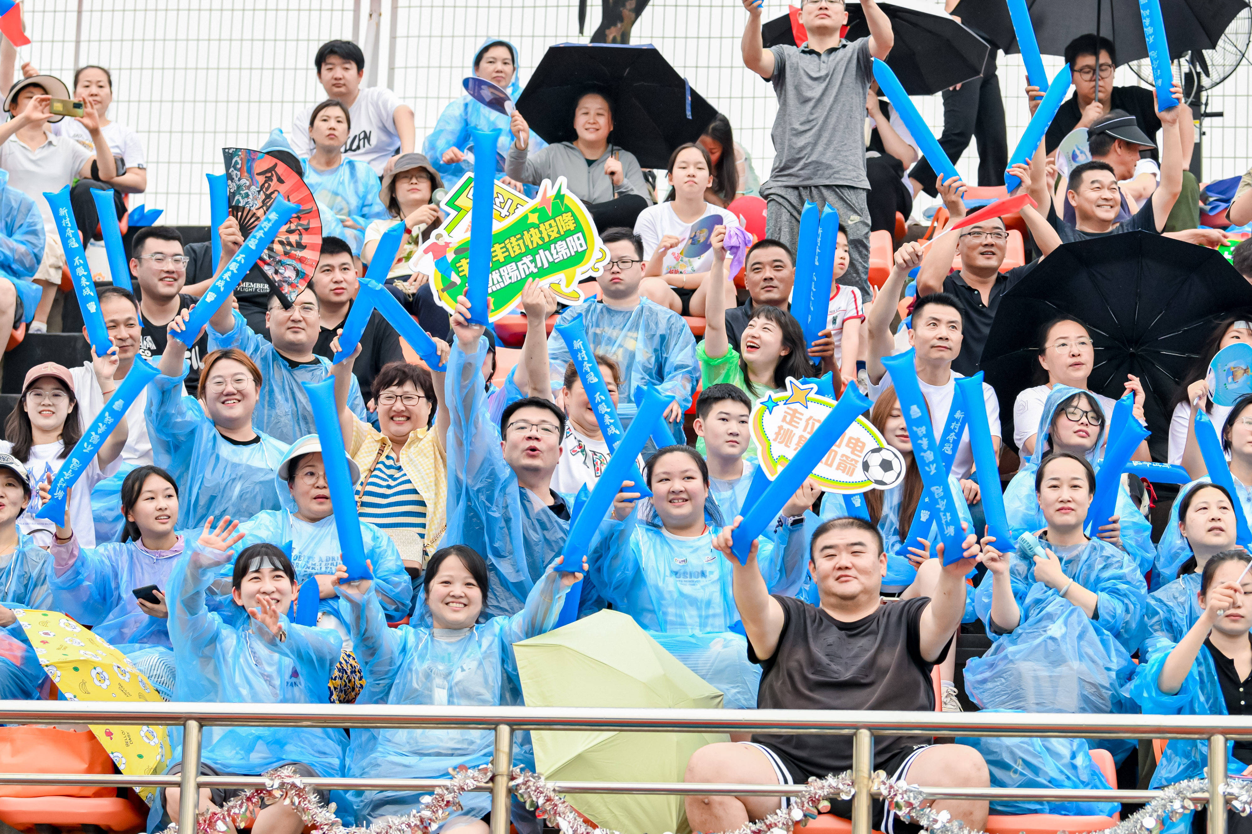 南有“苏超”、北有“街超”<strong></p>
<p>原油挥发</strong>，北京丰台“街超”首战揭幕