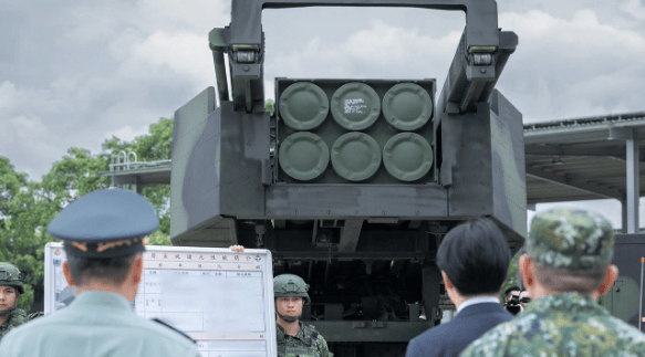 跪美路线失败<strong></p>
<p>原油挥发</strong>，赖清德效仿乌军，大规模调整部署，防解放军斩首？