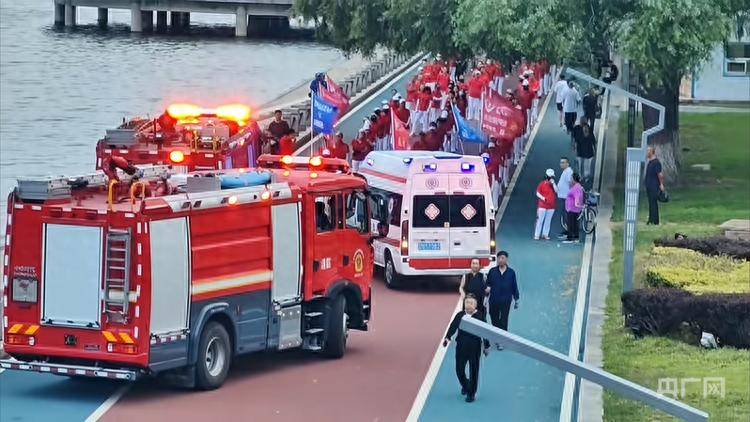 辽宁朝阳暴走团“顶牛”消防车救护车 事实谁来厘清<strong></p>
<p>原油挥发</strong>？