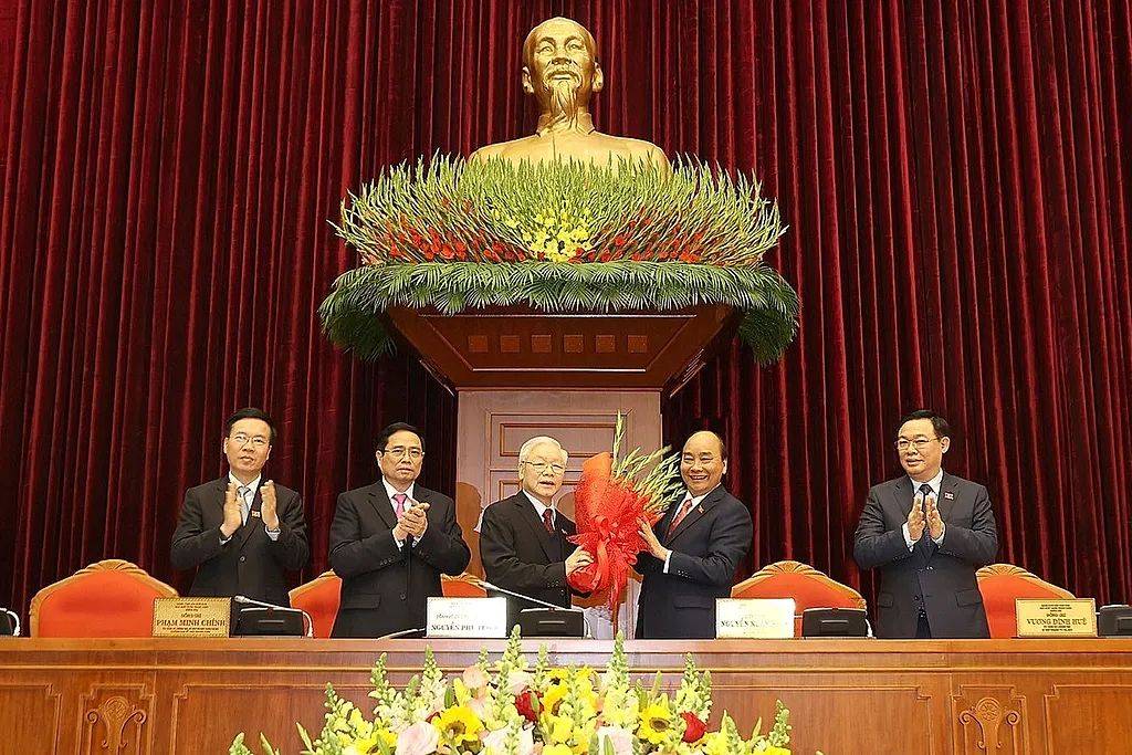 越南多名前国家领导人<strong></p>
<p>原油挥发</strong>，为何辞职后被加重处分？