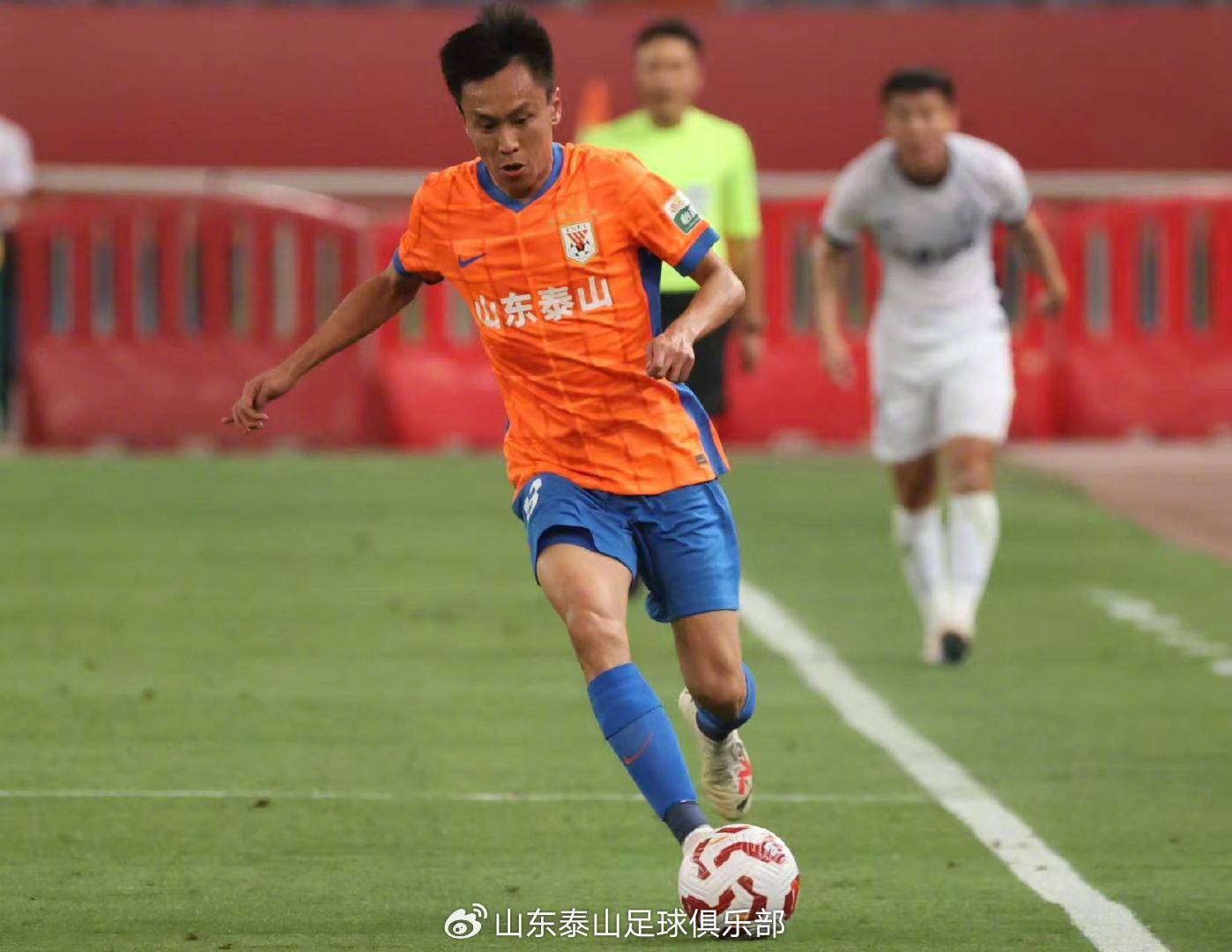 调整开始<strong></p>
<p>外汇黄金原油</strong>！泰山官宣4人租借离队 夏窗期间已有7人告别