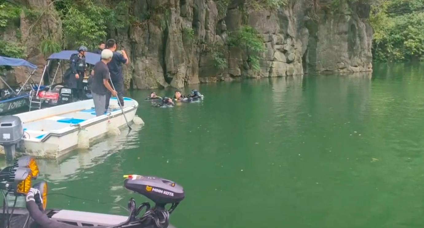 湘西男子水下失联5日成功获救！更多细节：敲石头发出求救声<strong></p>
<p>原油暴跌的原因</strong>，被救起时氧气只剩4%