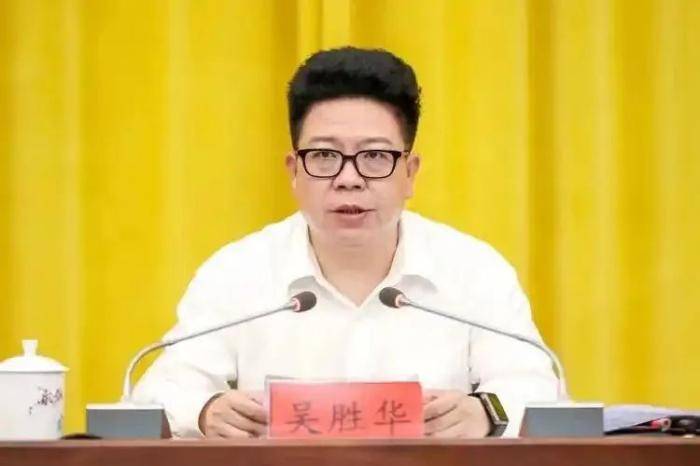省委常委任上落马<strong></p>
<p>原油暴跌的原因</strong>，此前多名老下属被查