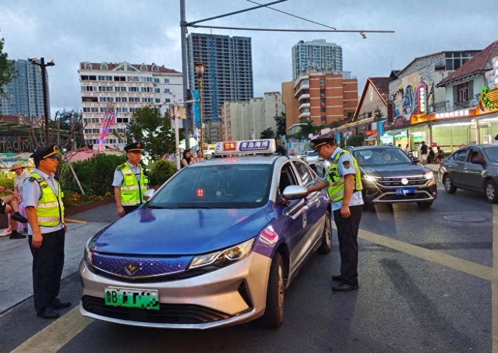 车不动计价器还在“跑”<strong></p>
<p>原油暴跌的原因</strong>，青岛一辆出租车安装“跑得快”被查处