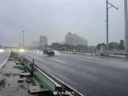 北京七区已现暴雨或大暴雨 早高峰城区及北部地区仍有明显降雨 注意出行安全<strong></p>
<p>原油期货如何</strong>！