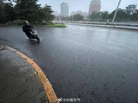 北京七区已现暴雨或大暴雨 早高峰城区及北部地区仍有明显降雨 注意出行安全<strong></p>
<p>原油期货如何</strong>！