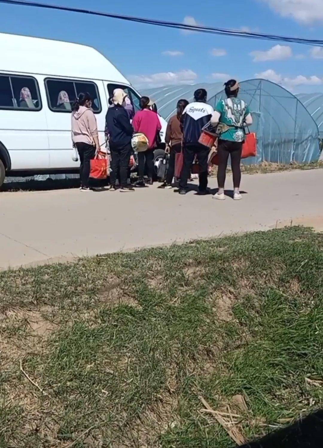 大同失联客车女司机亲属发声：她40多岁有一儿一女<strong></p>
<p>原油期货如何</strong>，村民凌晨四点会坐她的车去干活