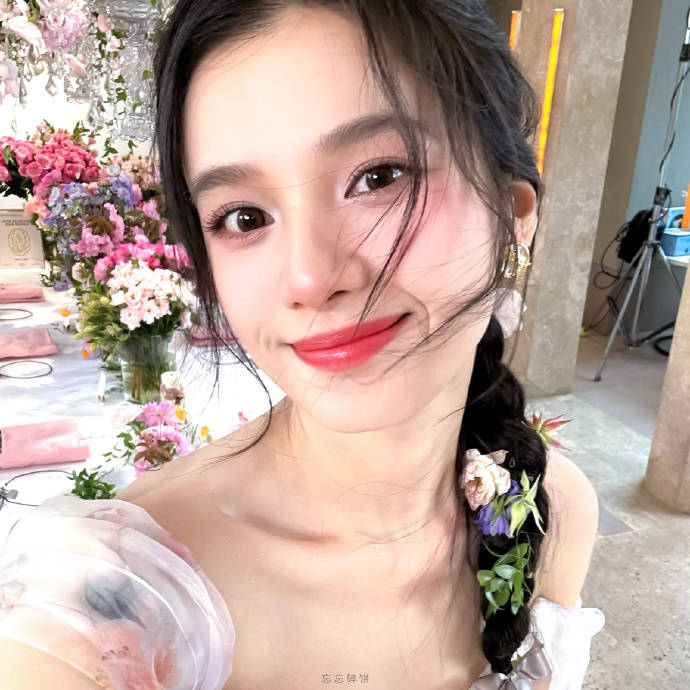 从“白幼瘦”到“气血感”<strong></p>
<p>原油期货如何</strong>，审美标准终于“健康”了？