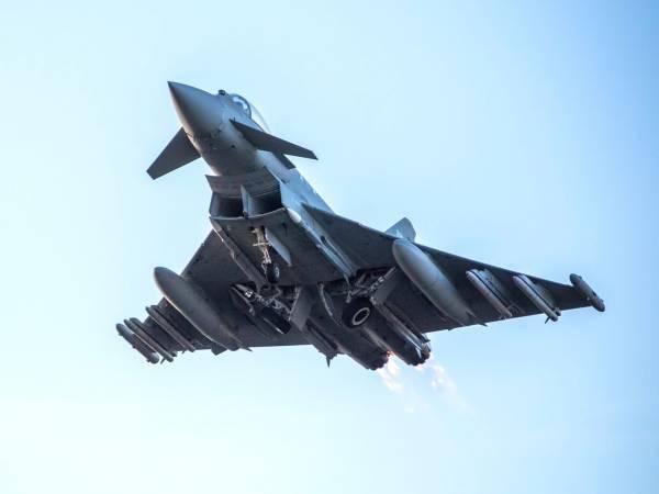 买不到F-35<strong></p>
<p>油面</strong>，不愿意买枭龙，不敢买歼-10，土耳其只能买台风了？