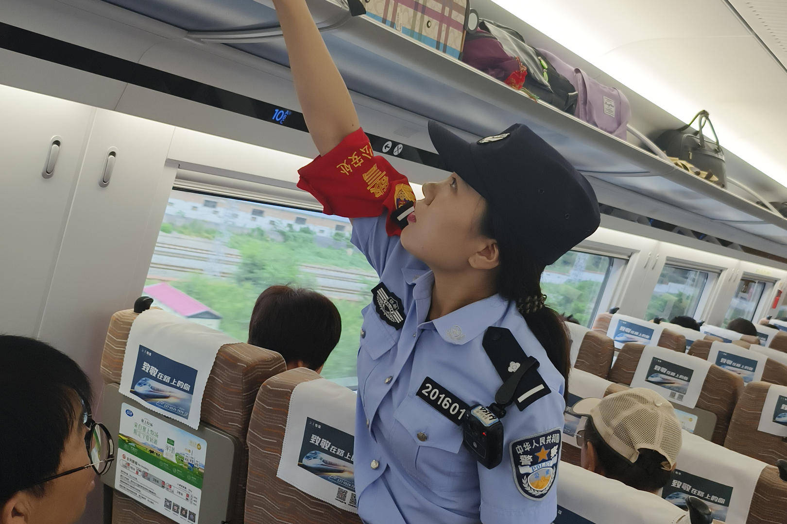 当事女乘客回应“穿吊带乘高铁收到提示卡片”：没冒犯<strong></p>
<p>油面</strong>，未评判穿着，安全感满满
