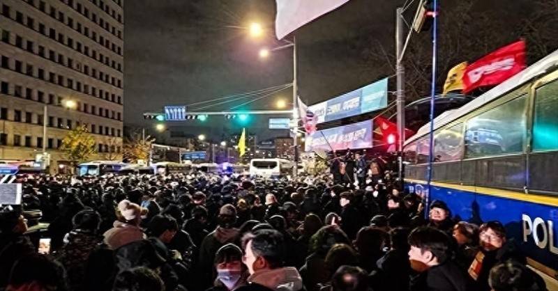 中国驻韩大使馆遭到袭击<strong></p>
<p>油面</strong>，韩国警方对此视而不见，李在明为何选择保持“沉默”？