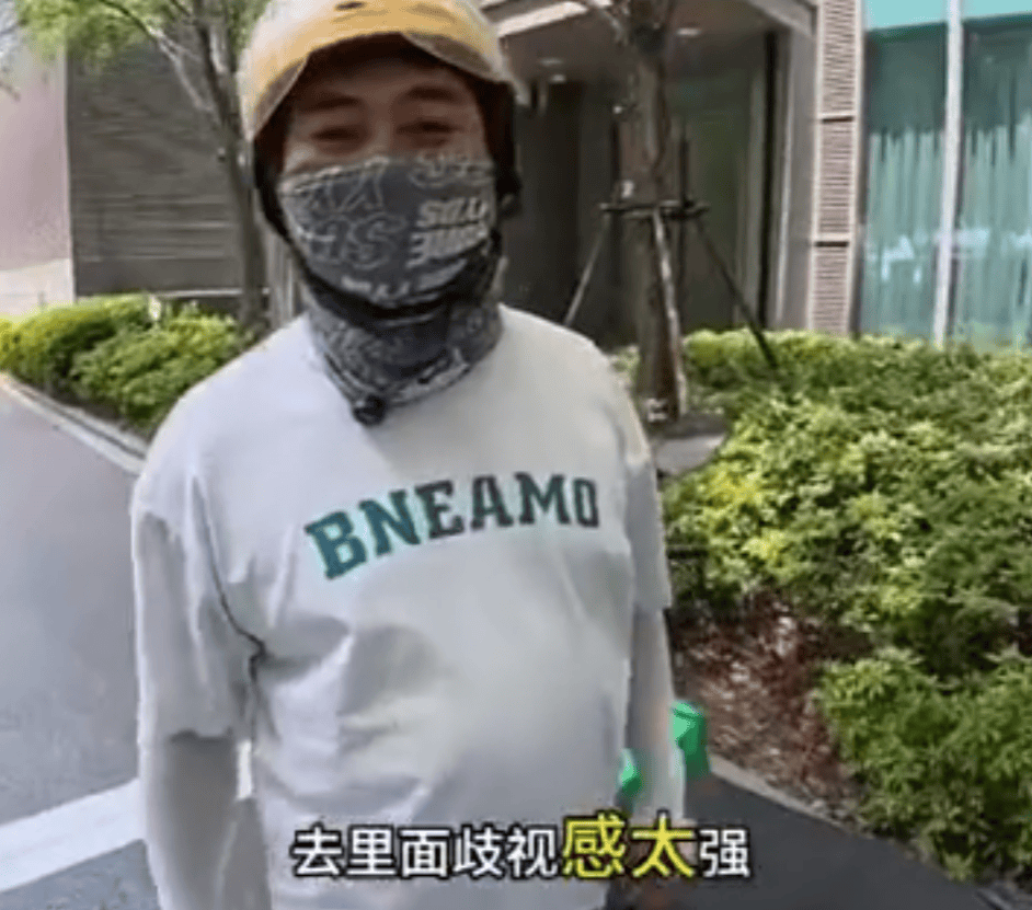 上海一小区被外卖员集体“拉黑”：进小区须乘摆渡车<strong></p>
<p>国际原油平台</strong>，送单保安全程陪同，其余骑手在车内等，致订单频繁超时；平台：已尝试与物业沟通