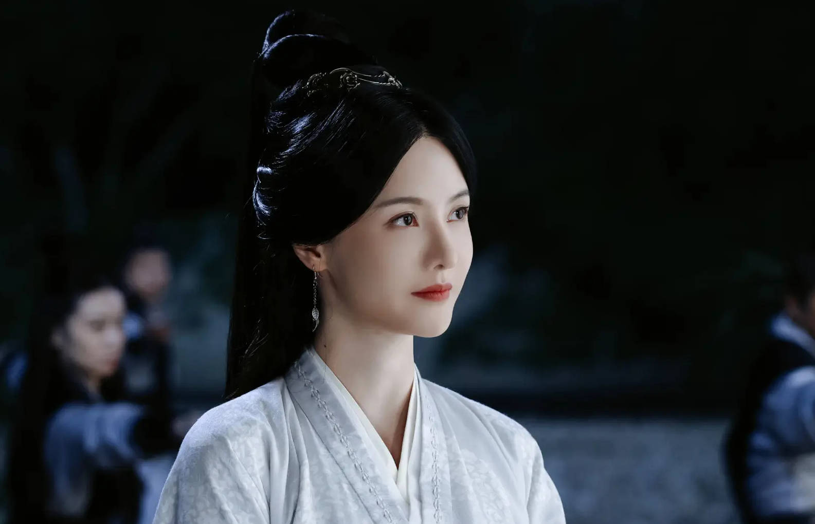 张芷溪再发文喊话银河酷娱：何必对条款视而不见<strong></p>
<p>美原油走势分析</strong>，那就法院见！